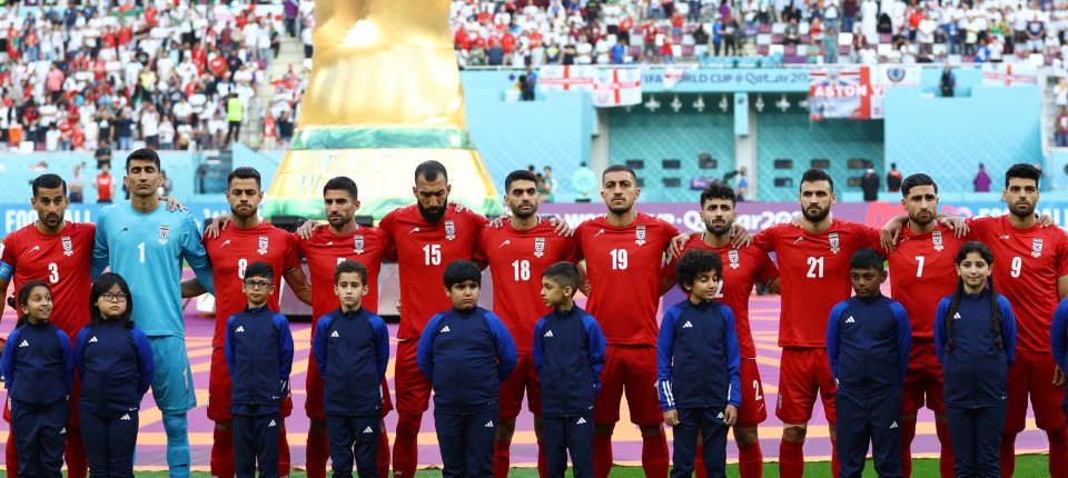 Zeichen des Protests: Die iranischen Spieler schweigen während der Hymne.